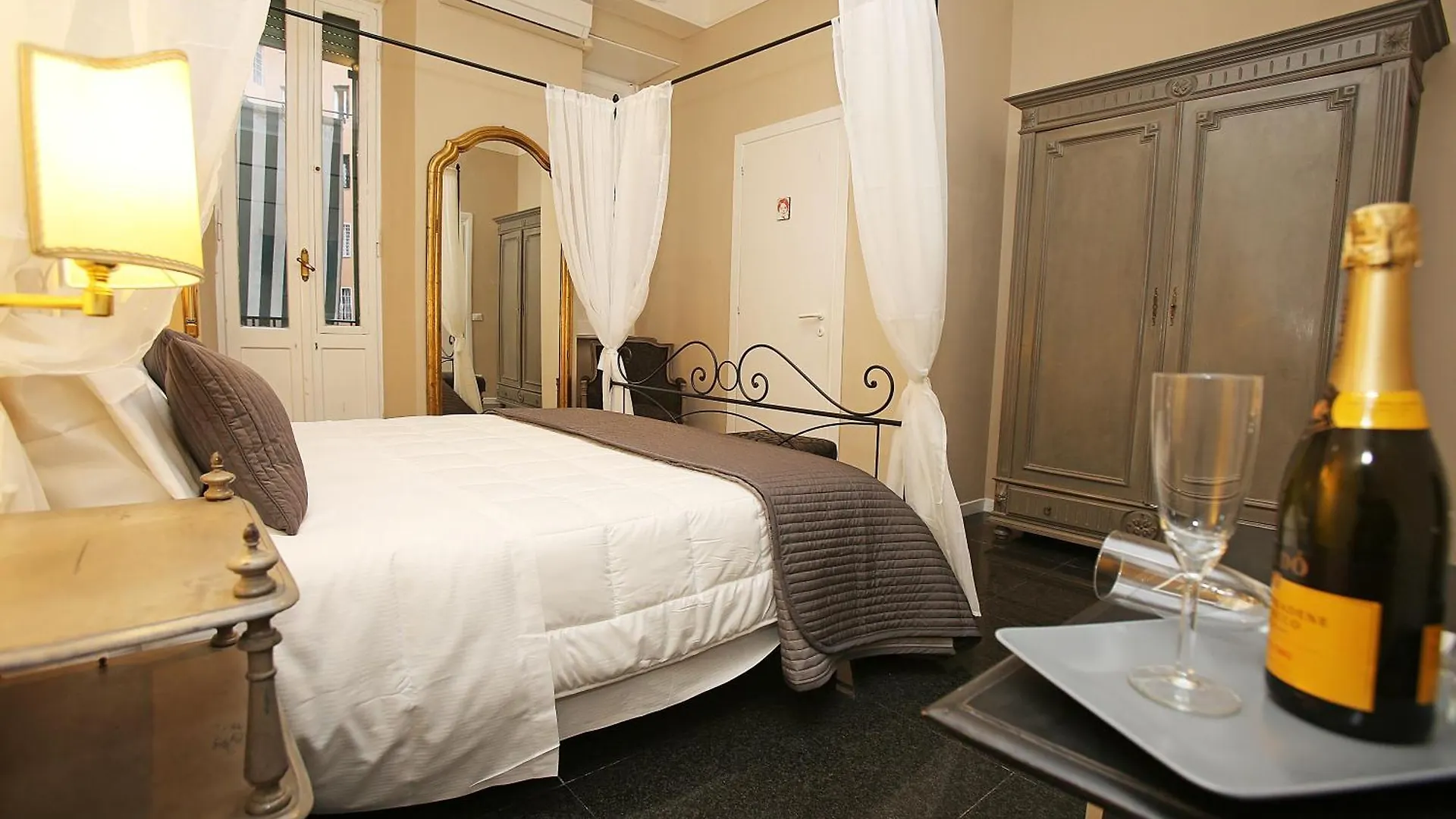 Amica Roma Guest House