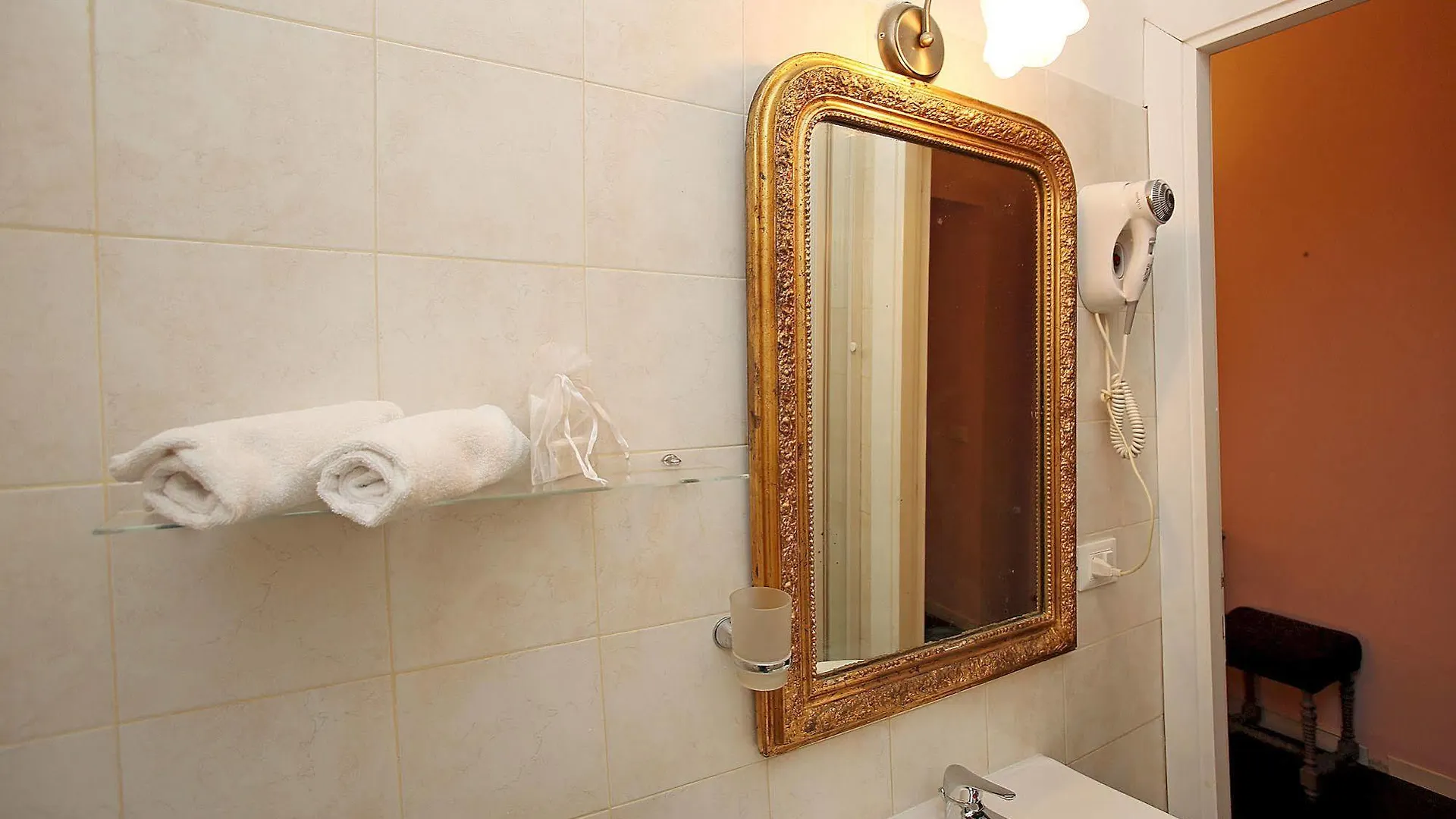 Amica Roma Guest House