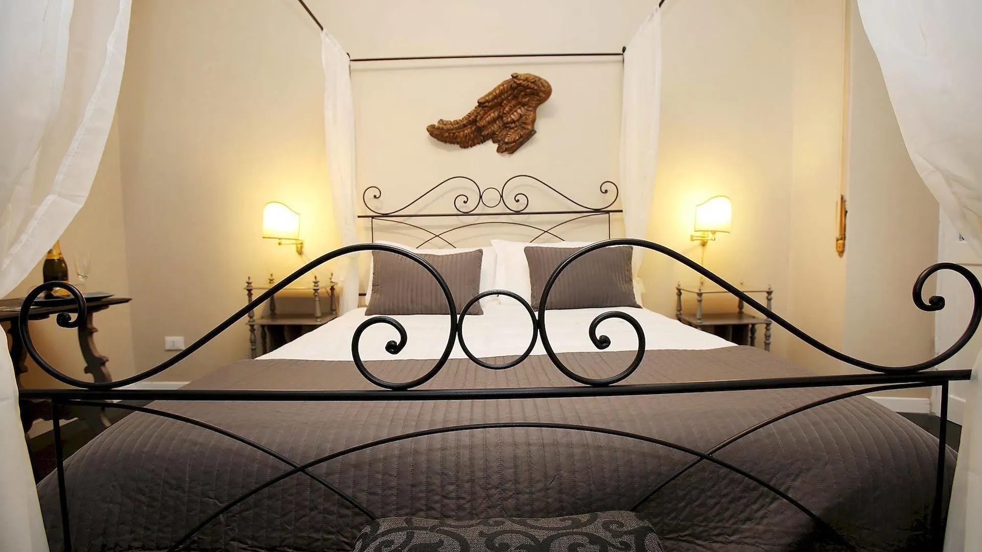 **  Amica Roma Guest House Itália